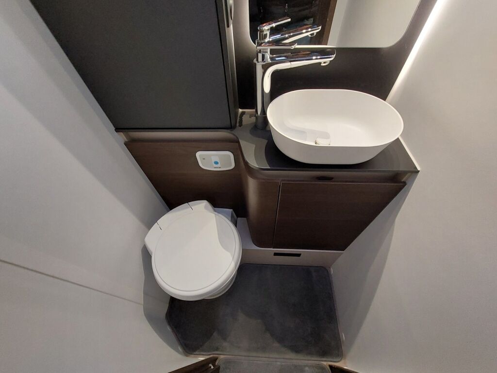 Adria Matrix Supreme 670 SL 2022 Harmaa