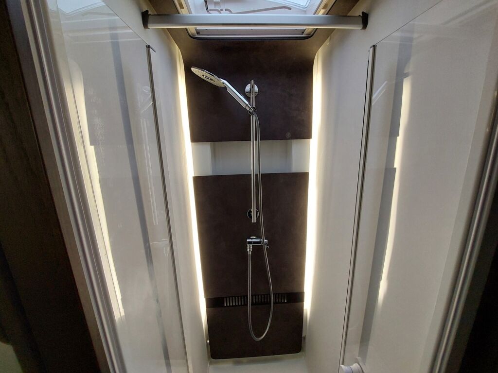 Adria Matrix Supreme 670 SL 2022 Harmaa