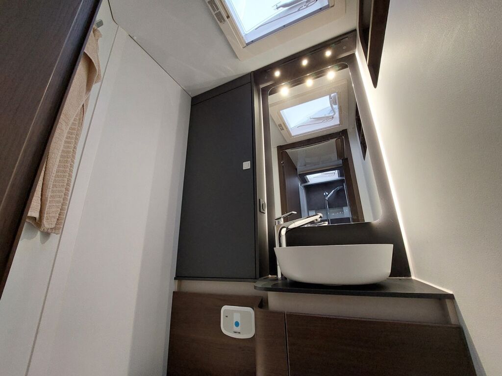 Adria Matrix Supreme 670 SL 2022 Harmaa