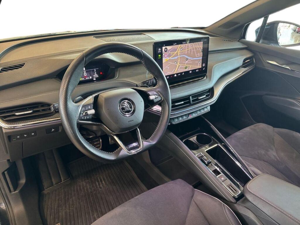 Skoda Enyaq 2022 Musta