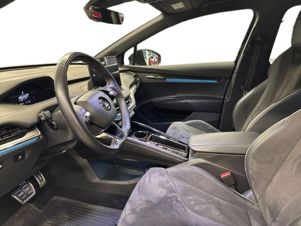 Skoda Enyaq 2022 Musta