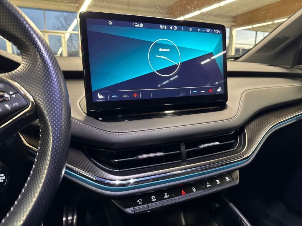 Skoda Enyaq 2022 Musta