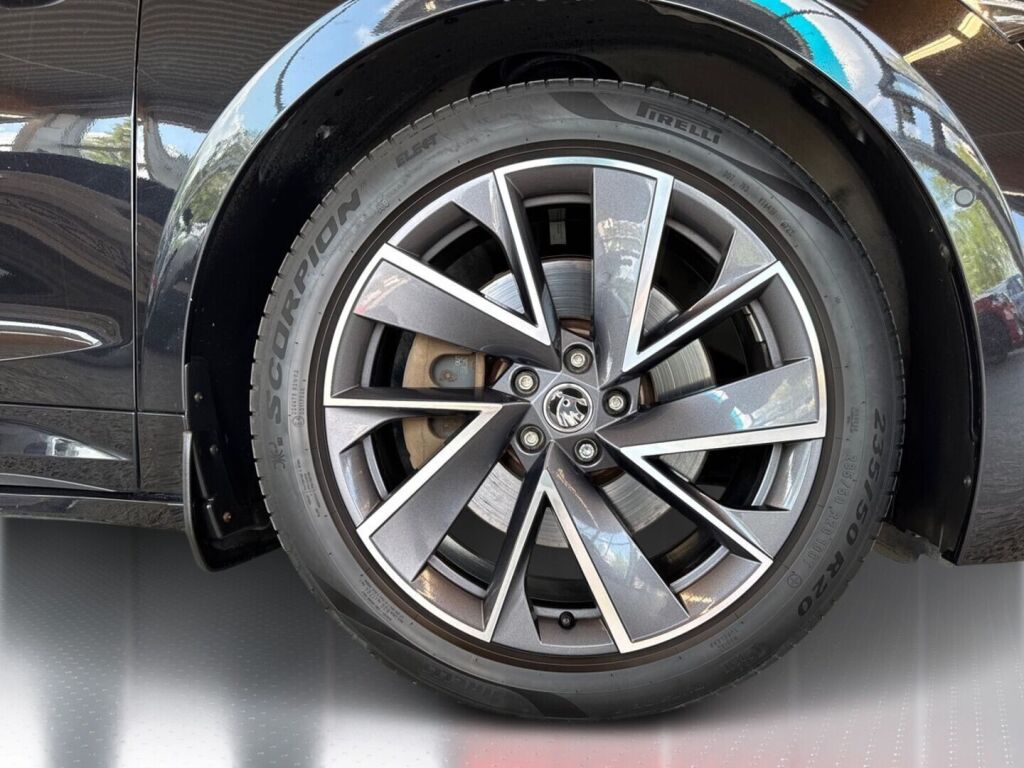 Skoda Enyaq 2022 Musta