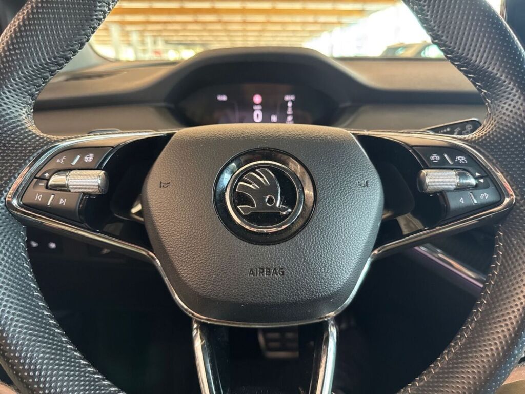 Skoda Enyaq 2022 Musta