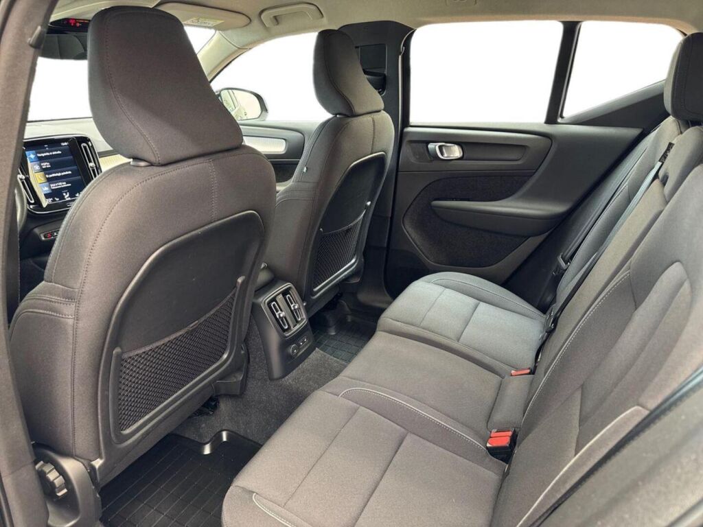Volvo XC40 2022 Musta