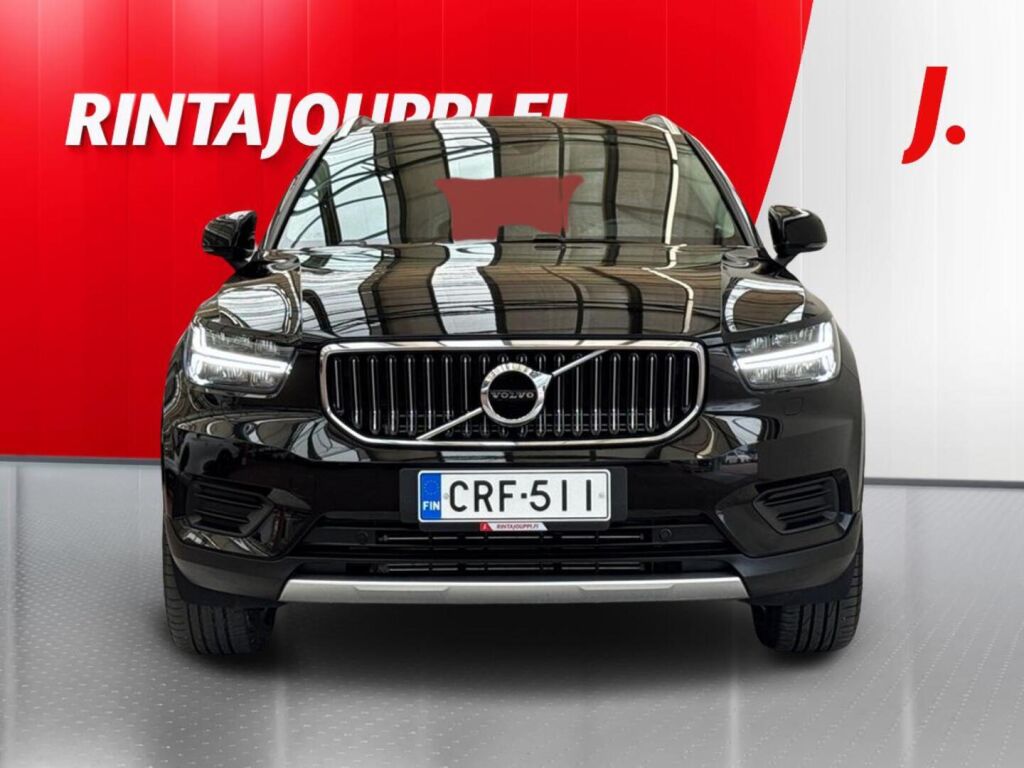 Volvo XC40 2022 Musta