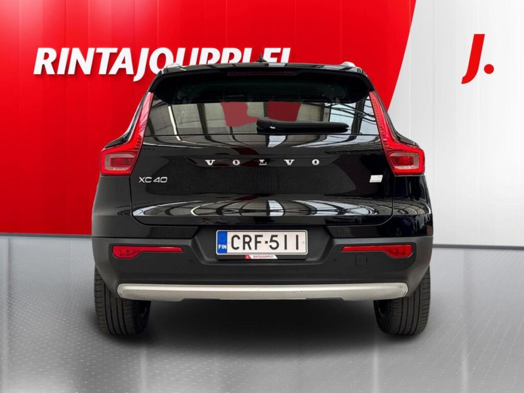 Volvo XC40 2022 Musta