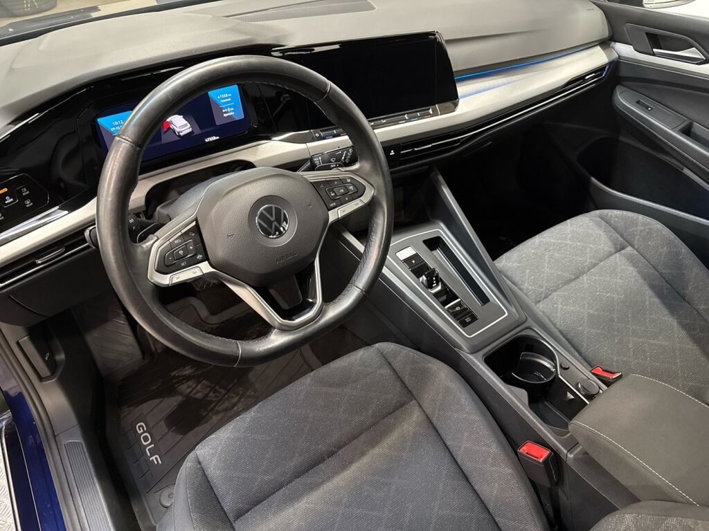 Volkswagen Golf 2022 Sininen