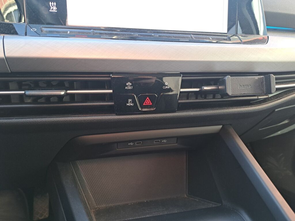 Volkswagen Golf 2022 Sininen