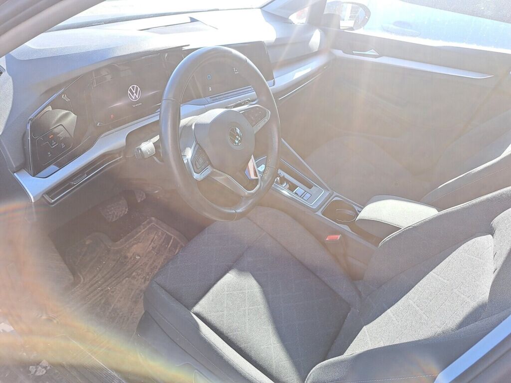 Volkswagen Golf 2022 Sininen