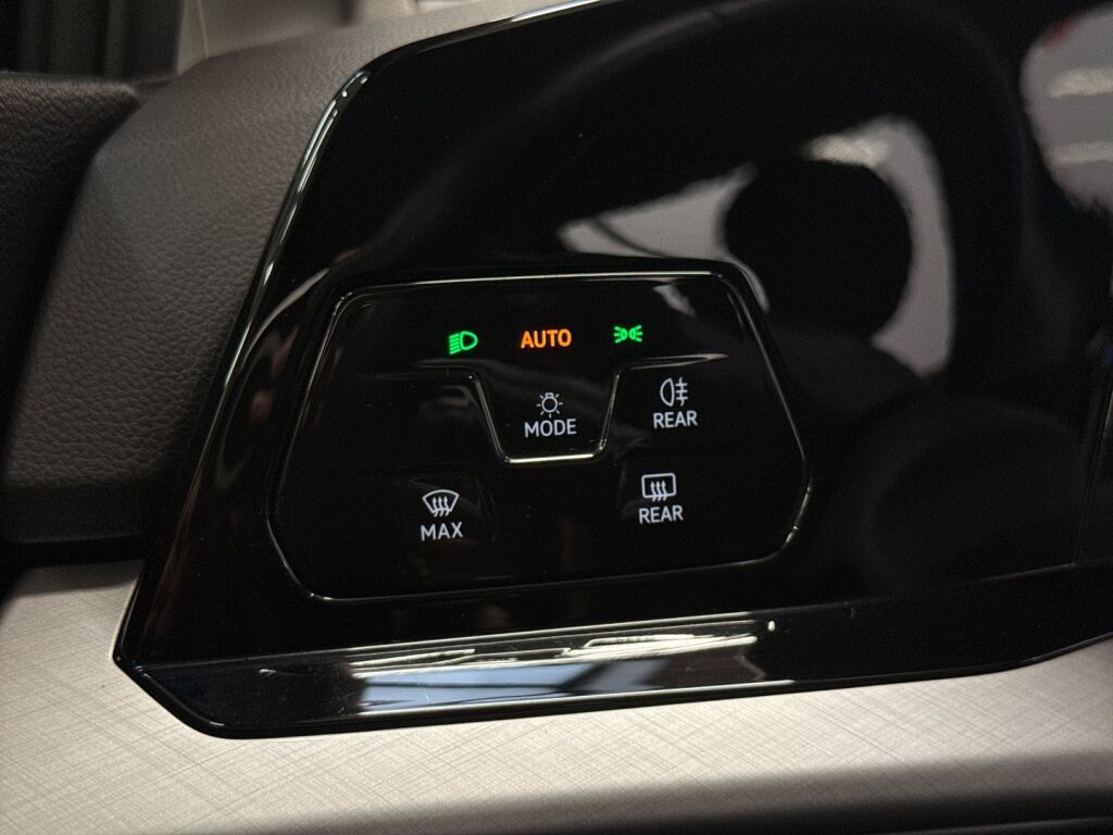 Volkswagen Golf 2022 Sininen