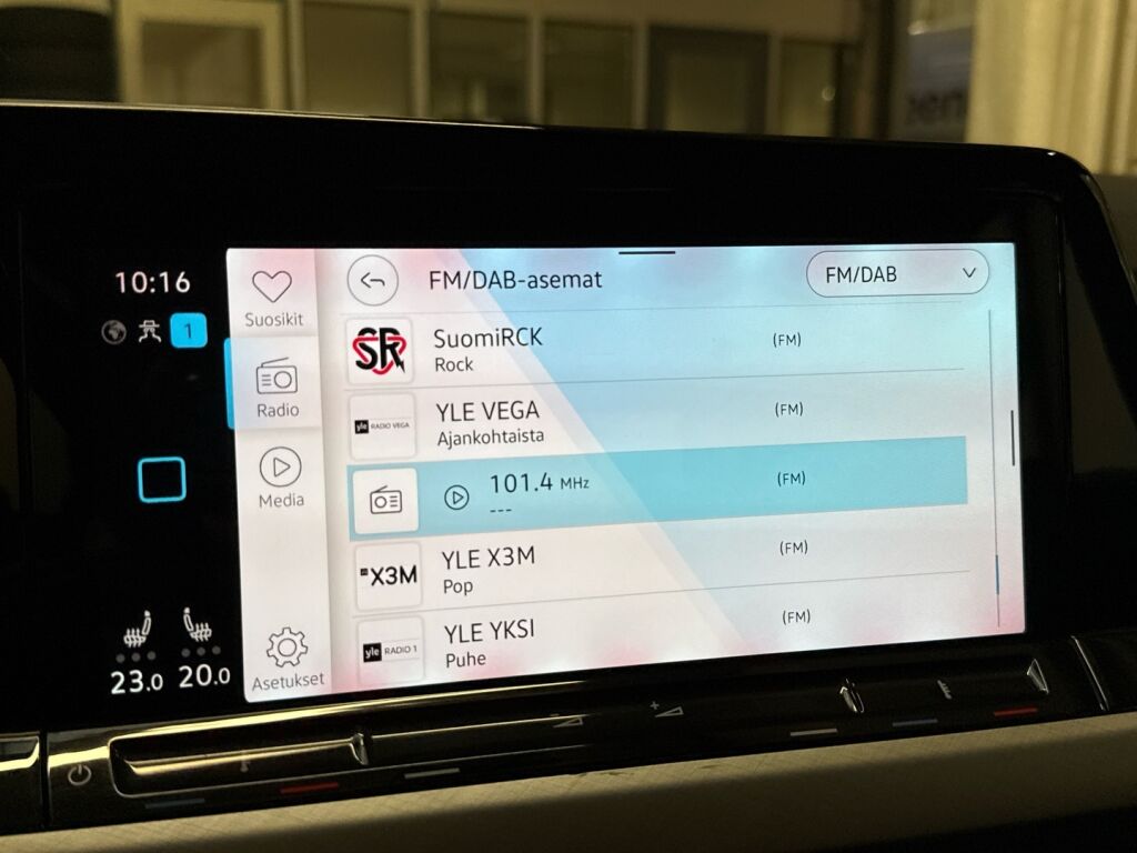 Volkswagen Golf 2022 Sininen