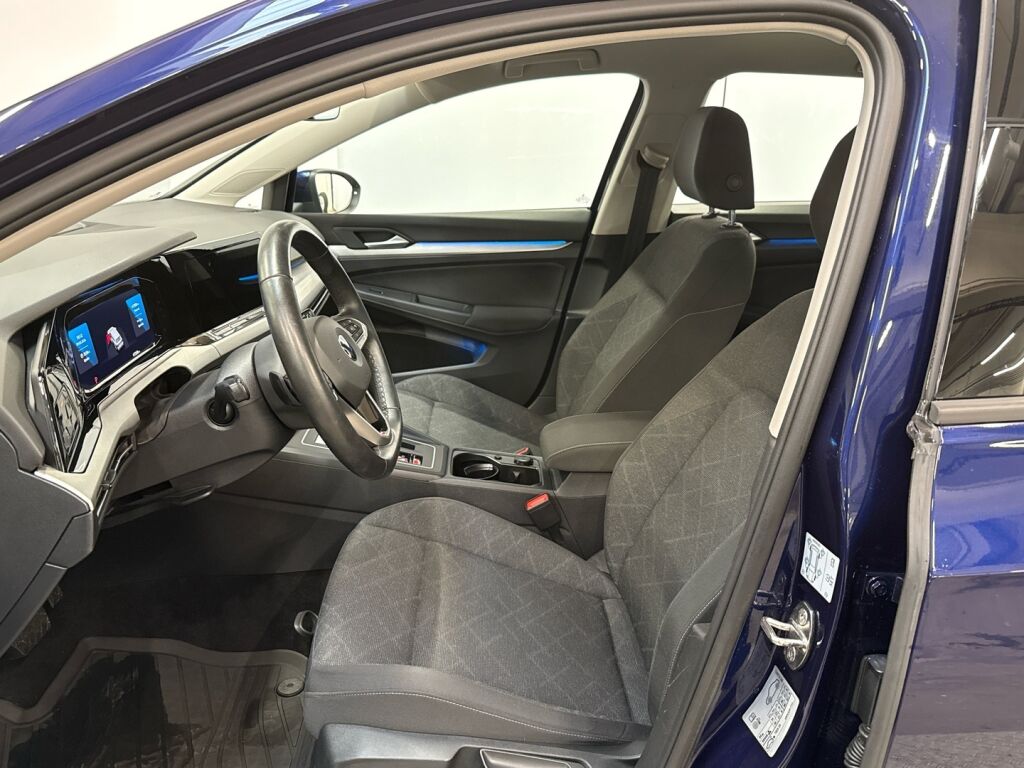 Volkswagen Golf 2022 Sininen