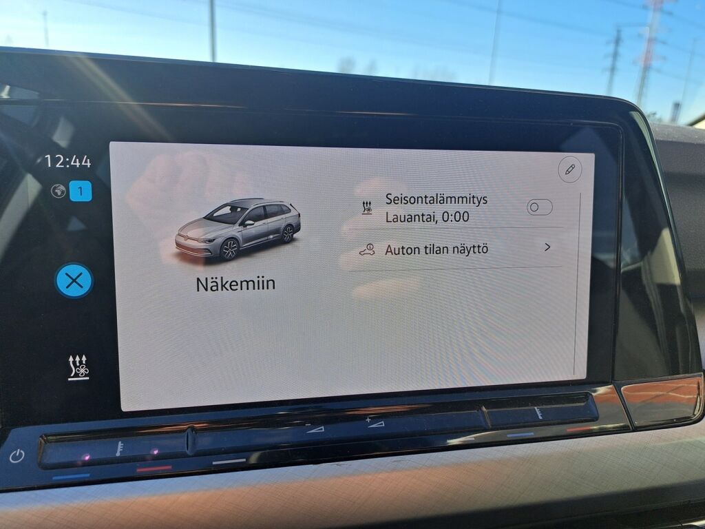 Volkswagen Golf 2022 Sininen