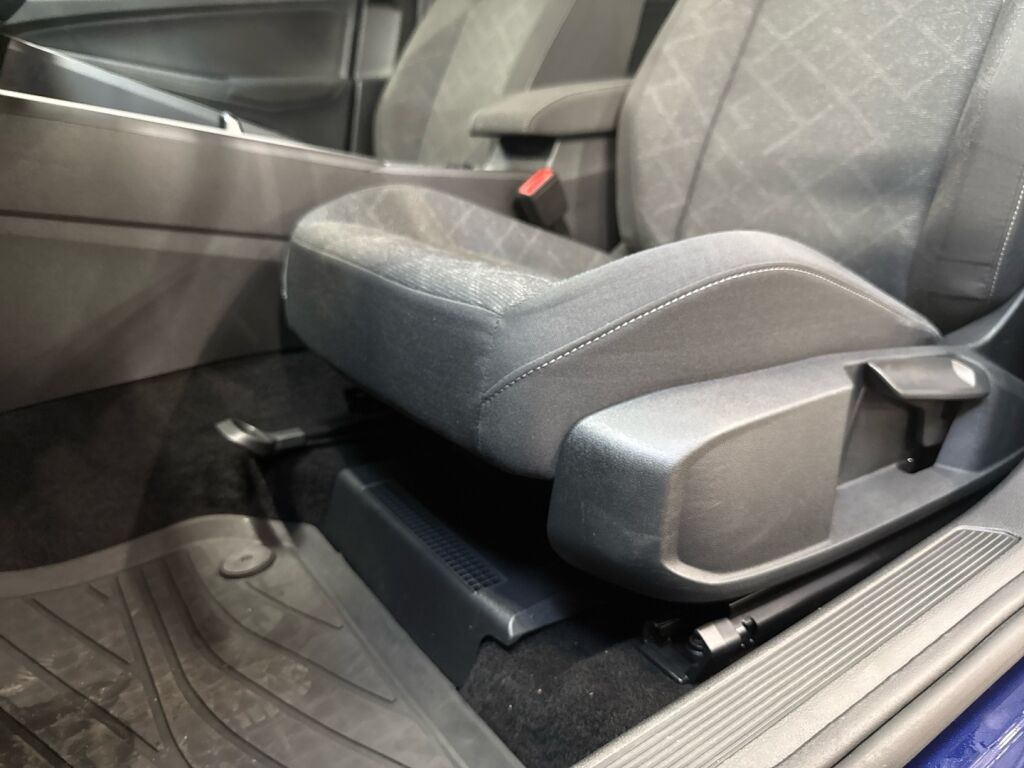 Volkswagen Golf 2022 Sininen