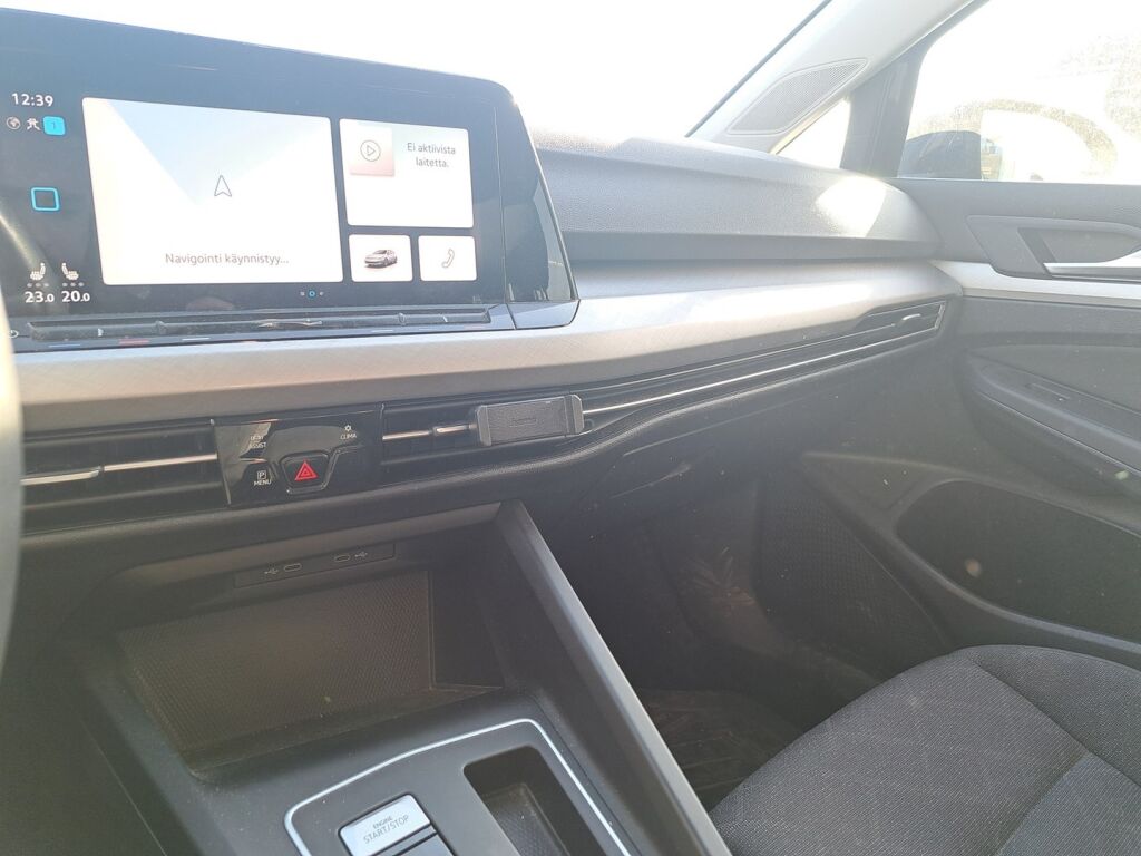 Volkswagen Golf 2022 Sininen