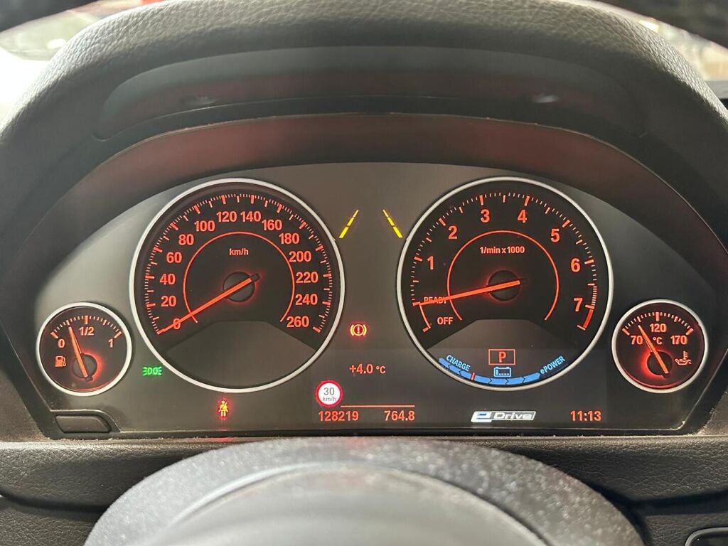 BMW 330 2017 Valkoinen