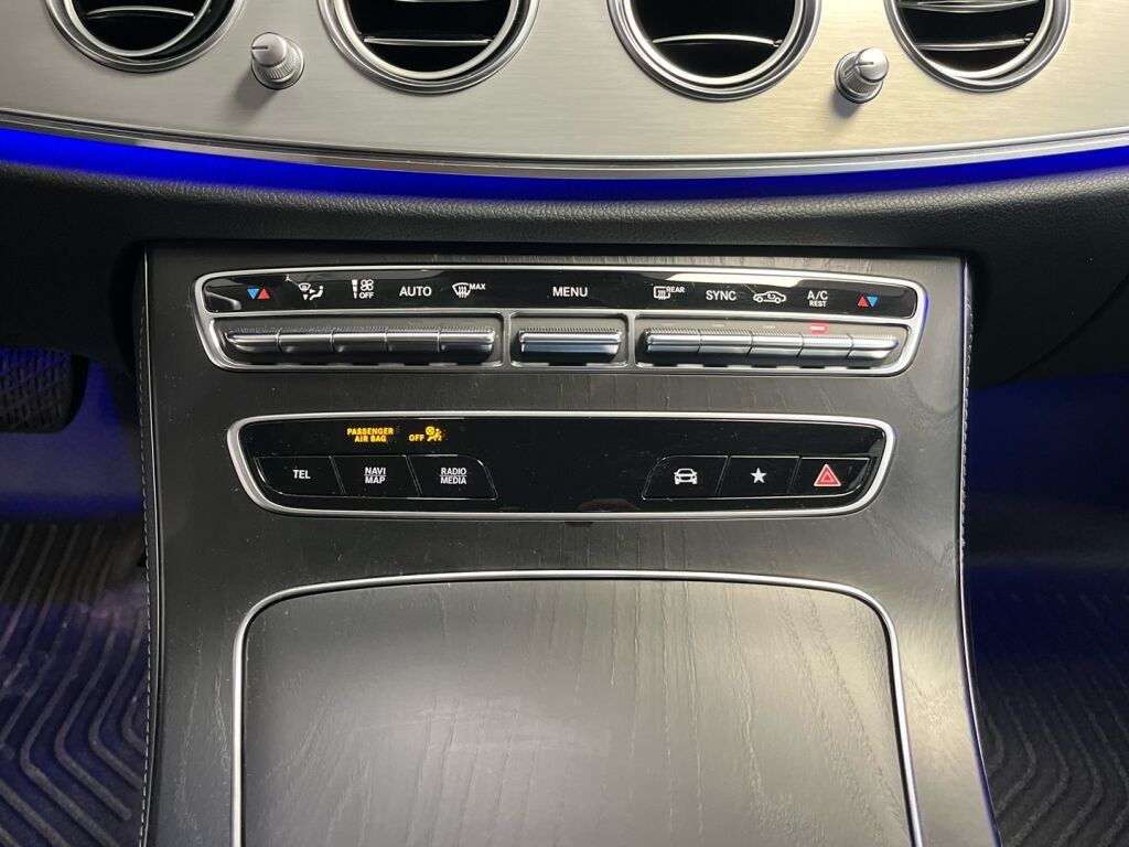 Mercedes-Benz E 2022 Musta