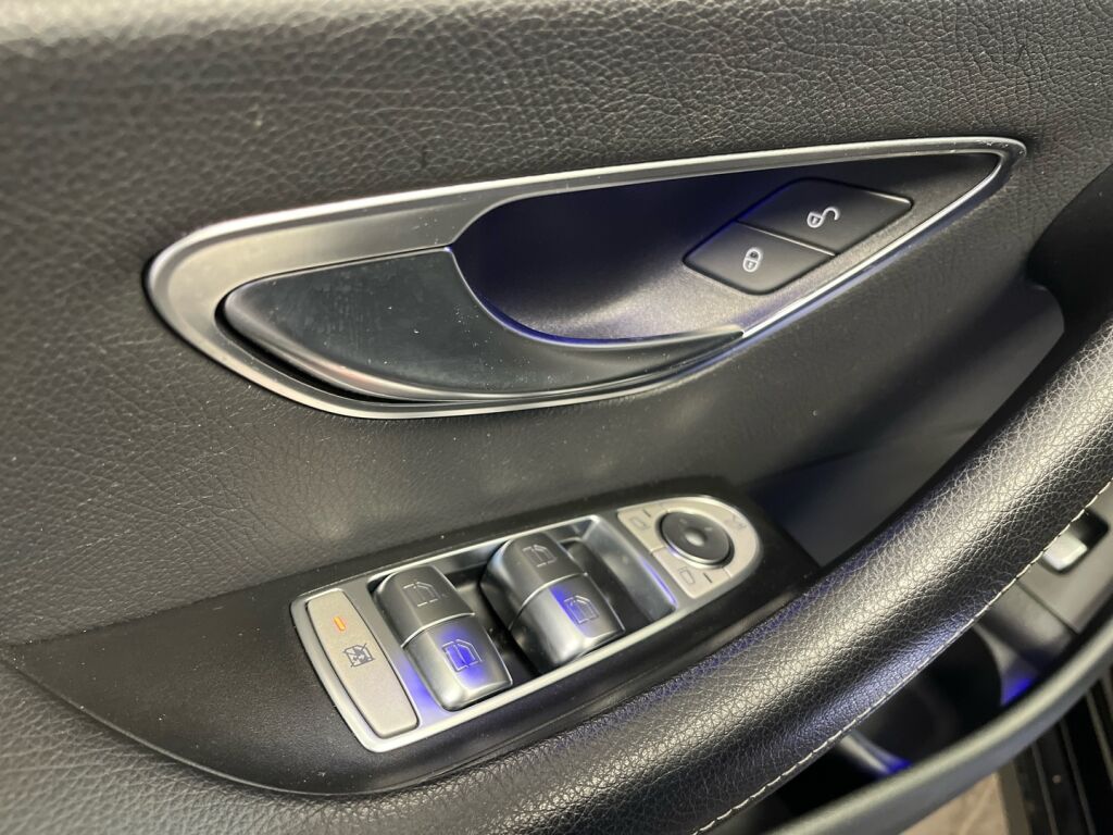 Mercedes-Benz E 2022 Musta