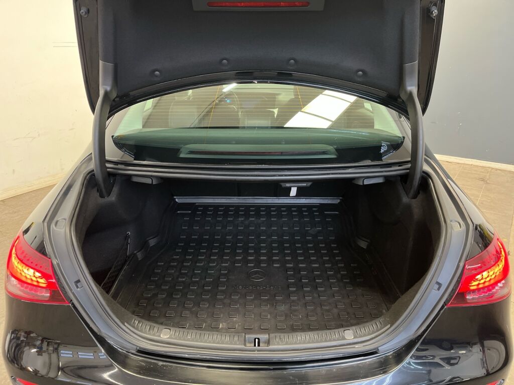 Mercedes-Benz E 2022 Musta