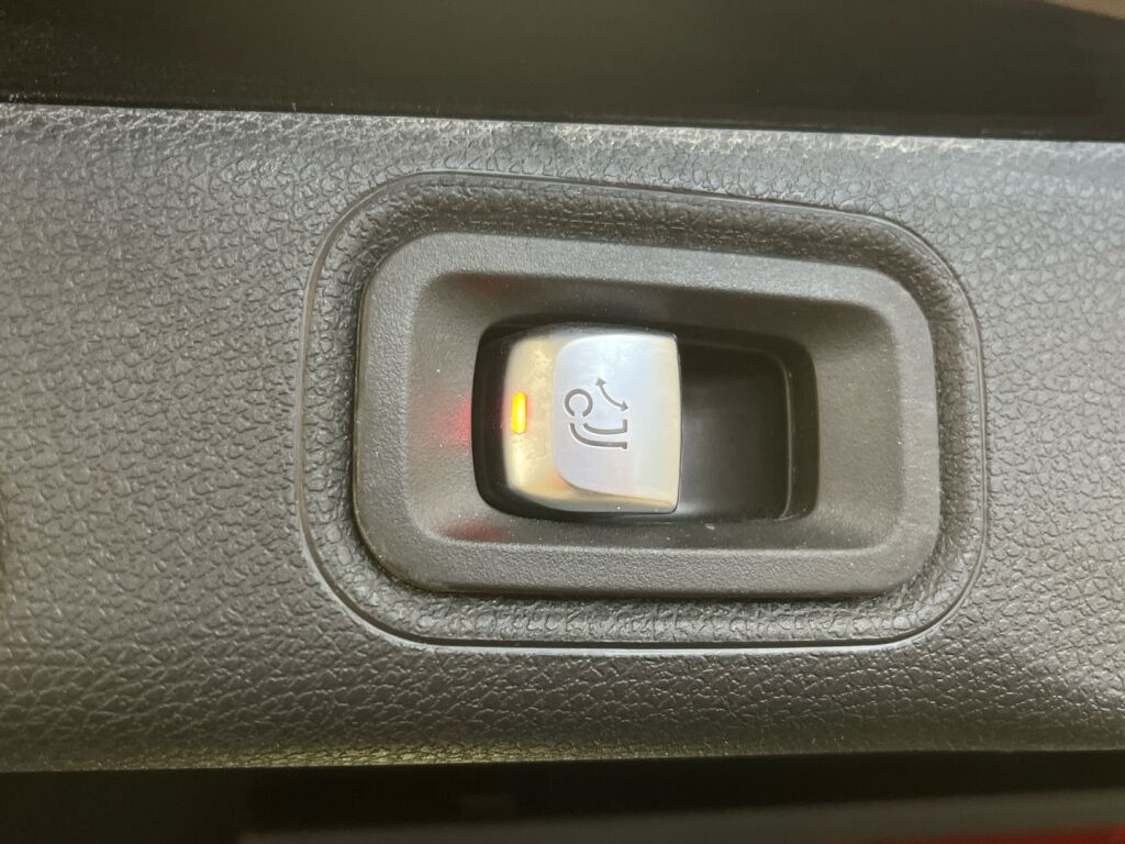 Mercedes-Benz E 2022 Musta