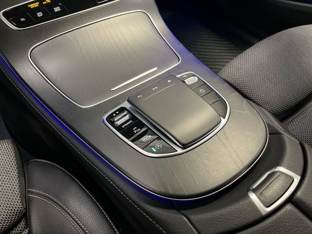 Mercedes-Benz E 2022 Musta