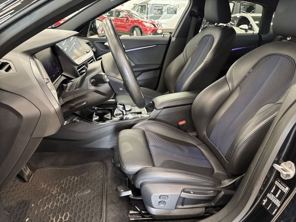 BMW 218 2022 Musta