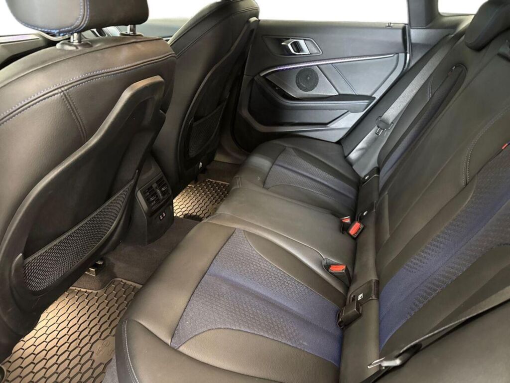 BMW 218 2022 Musta