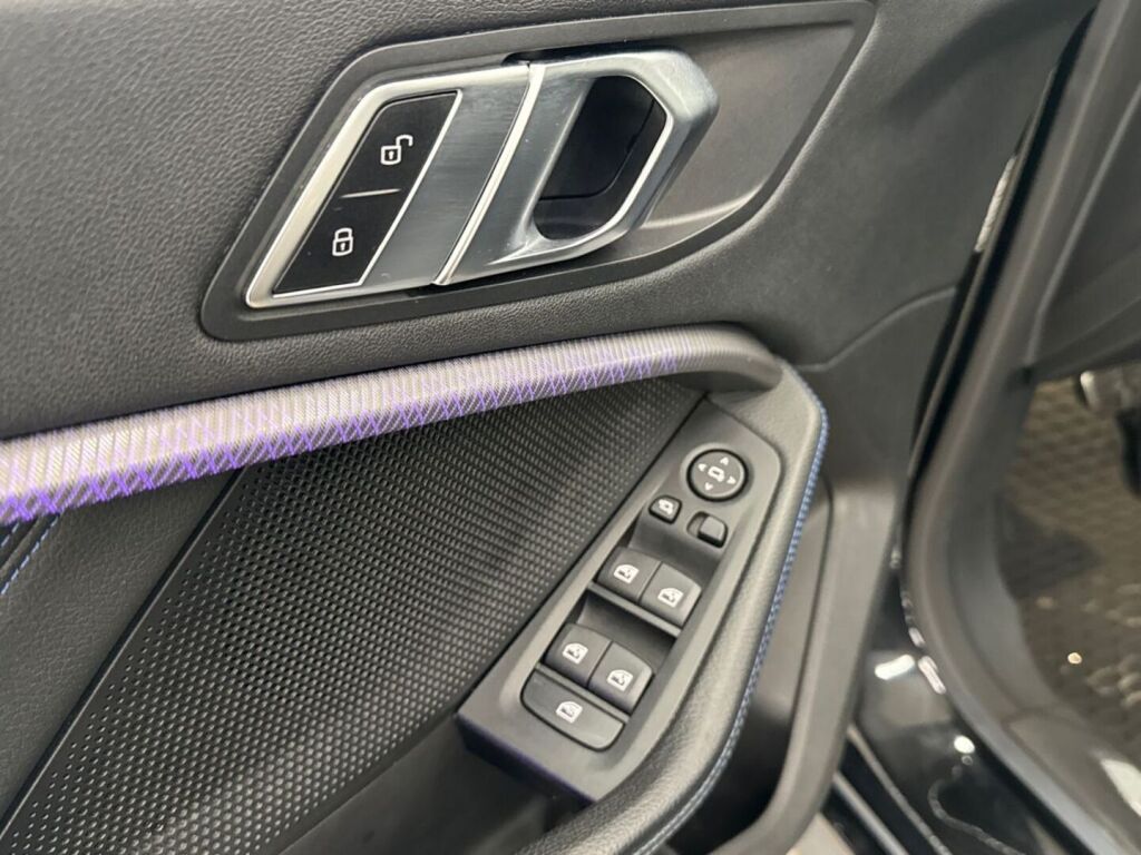 BMW 218 2022 Musta