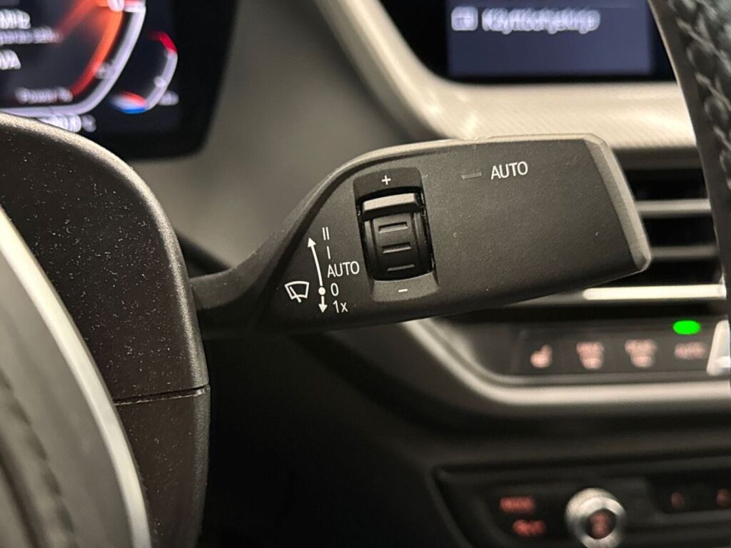 BMW 218 2022 Musta
