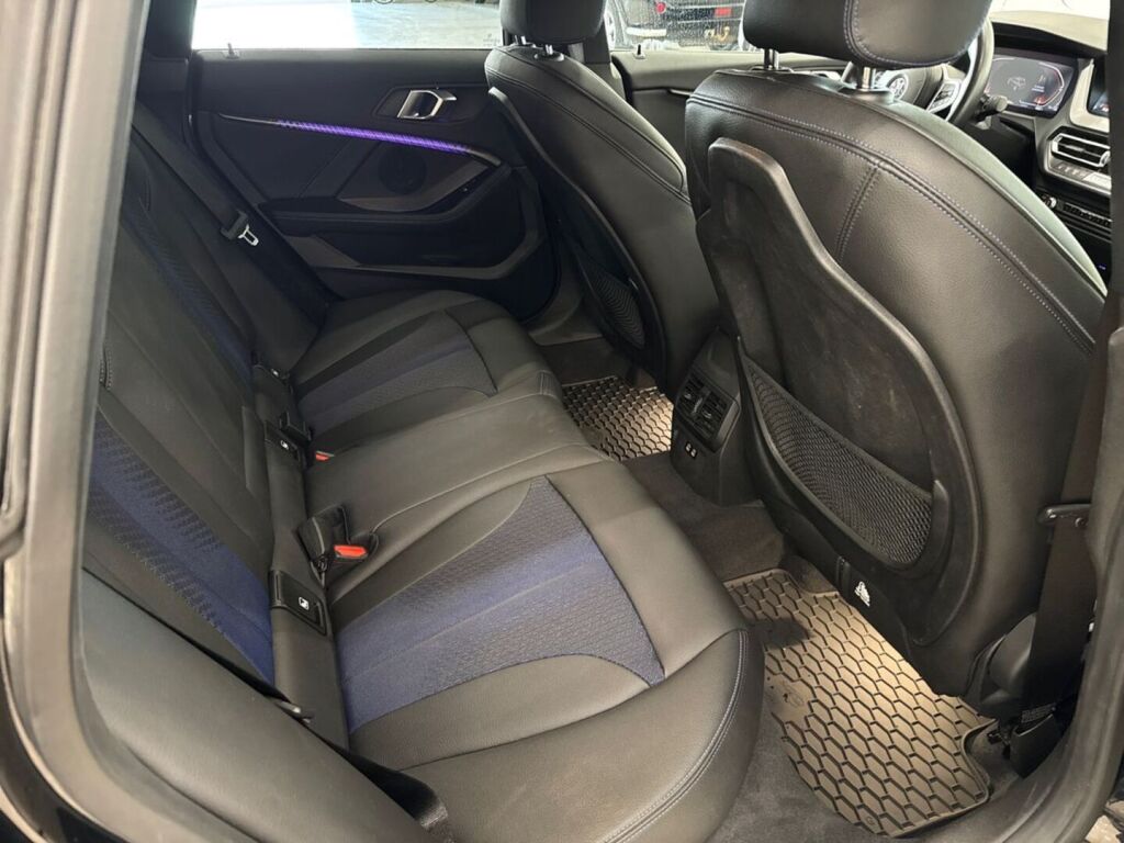 BMW 218 2022 Musta