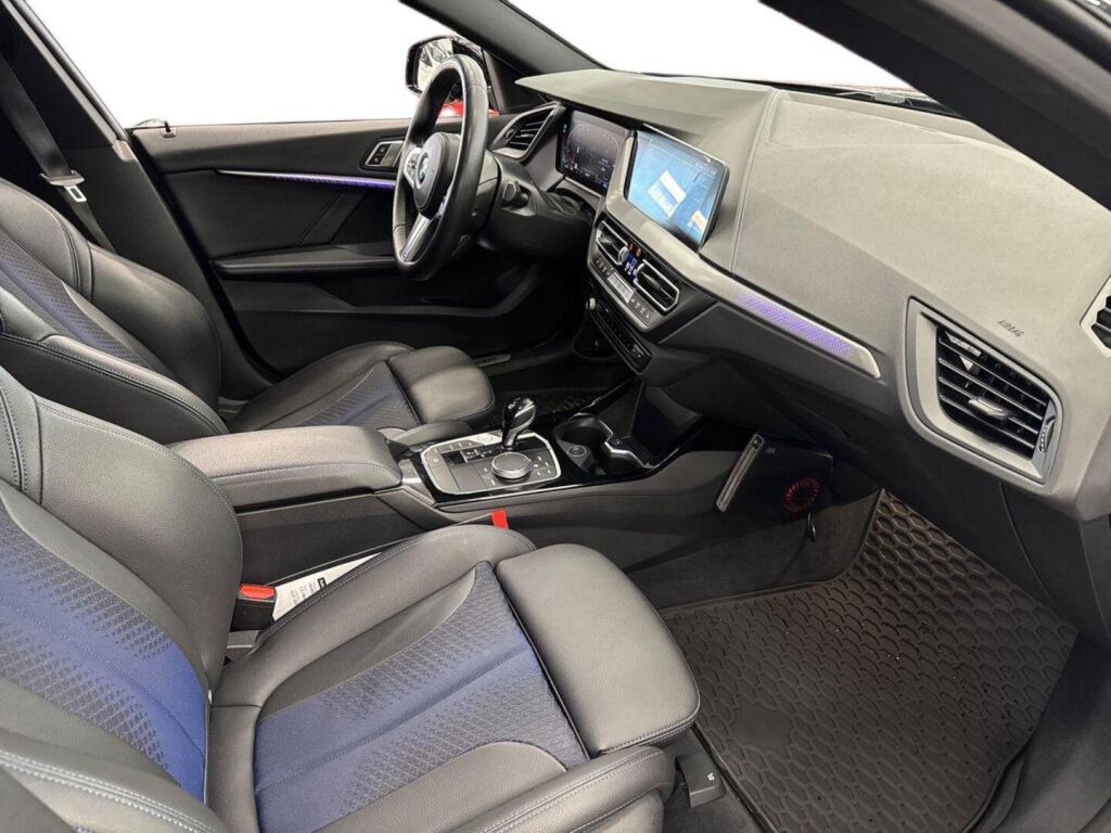 BMW 218 2022 Musta