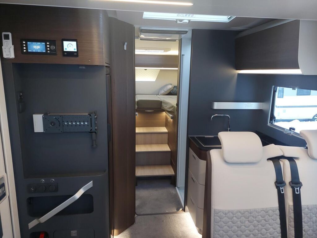 Adria Matrix Supreme 670 SL 2022 Harmaa