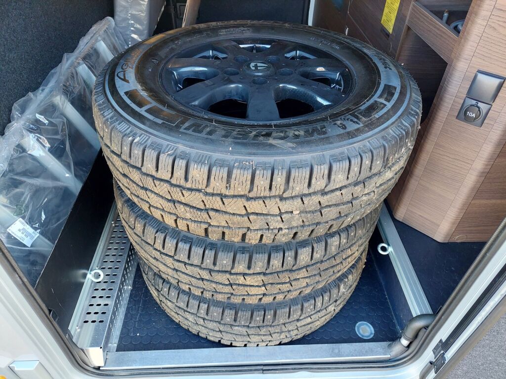 Adria Matrix Supreme 670 SL 2022 Harmaa