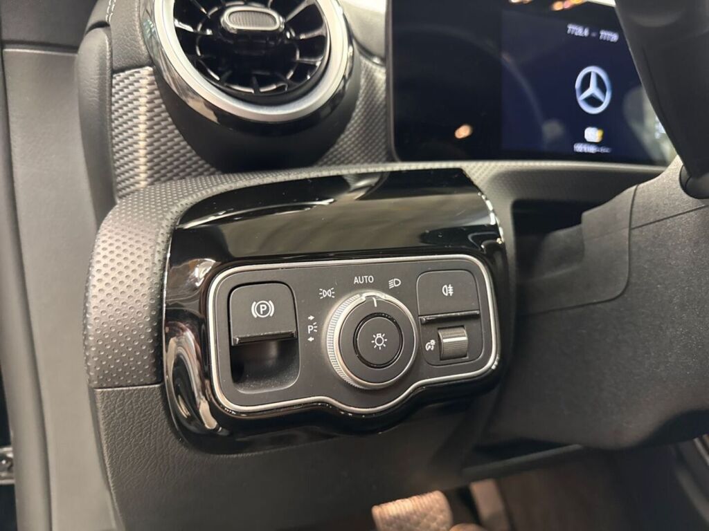 Mercedes-Benz CLA 2023 Musta