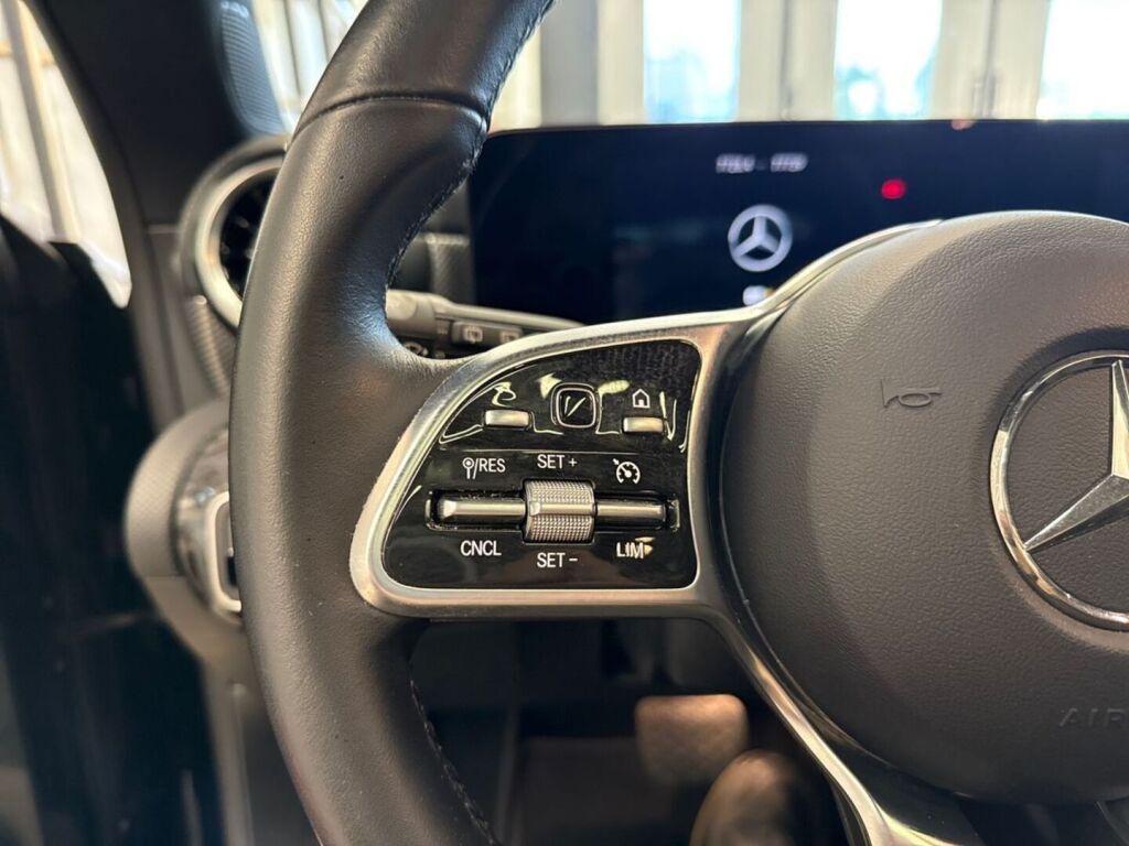 Mercedes-Benz CLA 2023 Musta