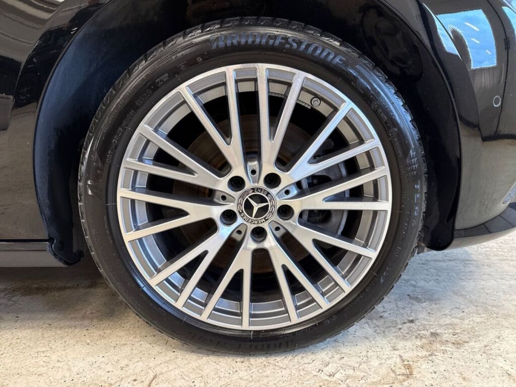 Mercedes-Benz CLA 2023 Musta