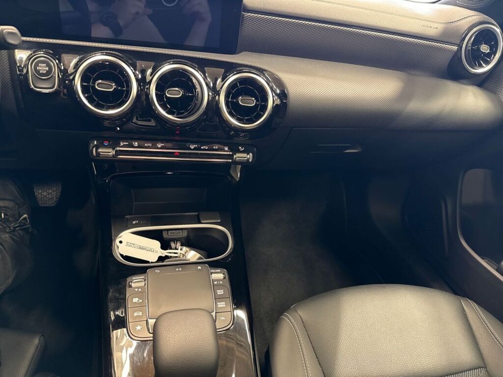 Mercedes-Benz CLA 2023 Musta