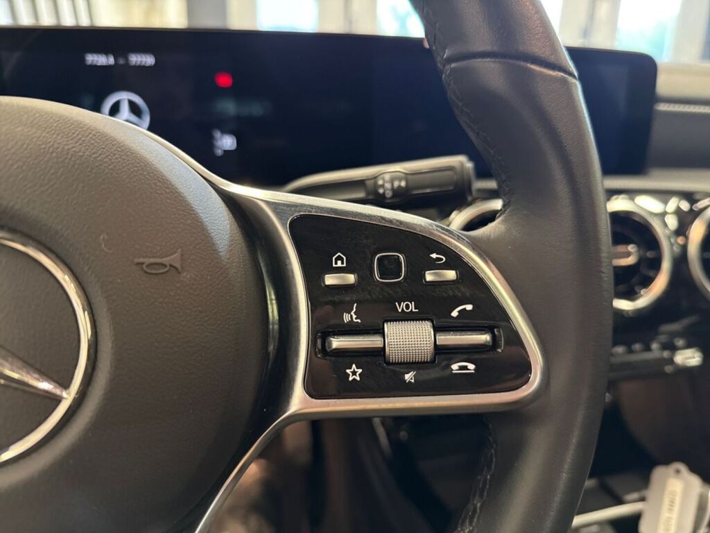 Mercedes-Benz CLA 2023 Musta
