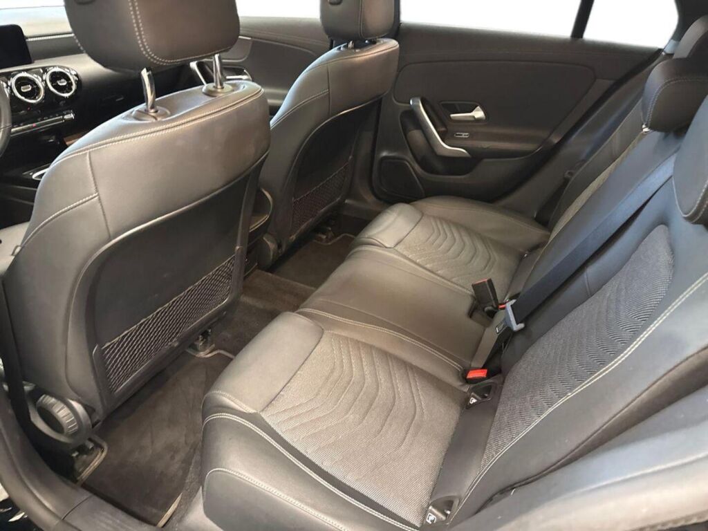 Mercedes-Benz CLA 2023 Musta