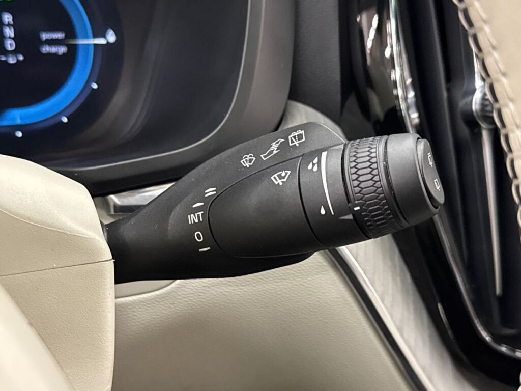Volvo XC60 2023 Musta