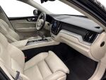 Volvo XC60 2023 Musta