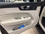 Volvo XC60 2023 Musta