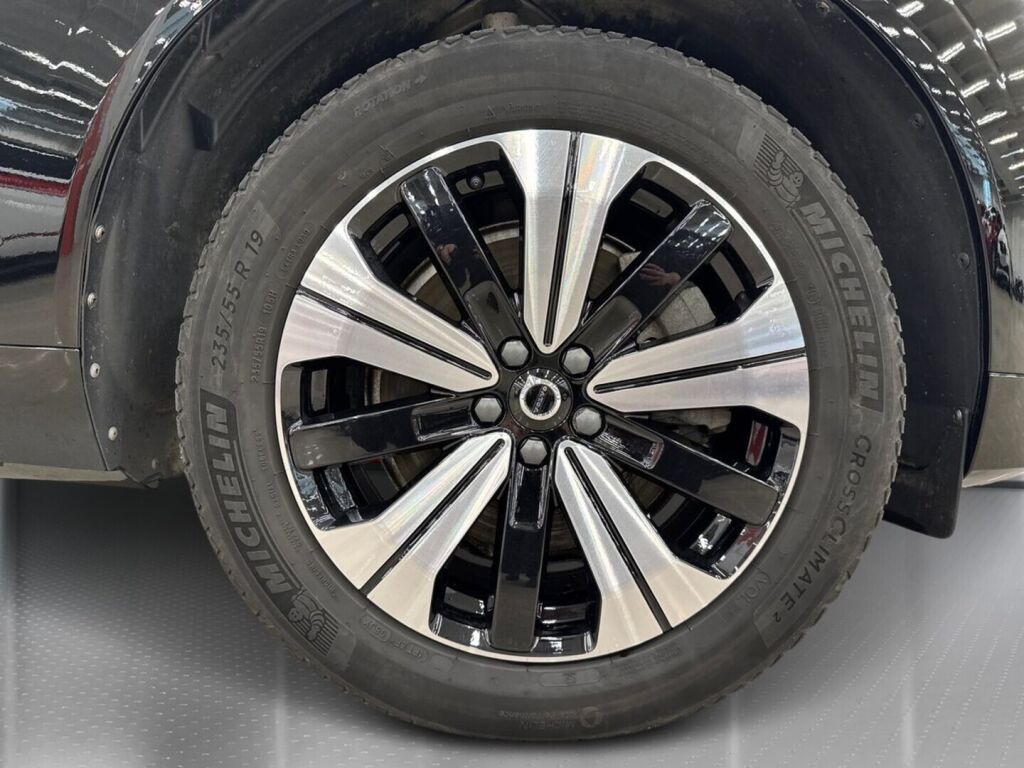 Volvo XC60 2023 Musta