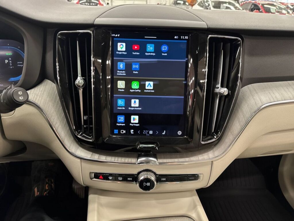 Volvo XC60 2023 Musta