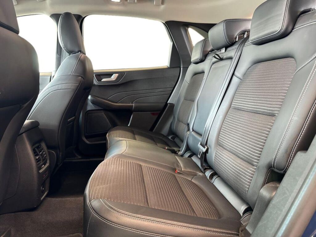Ford Kuga 2023 Sininen