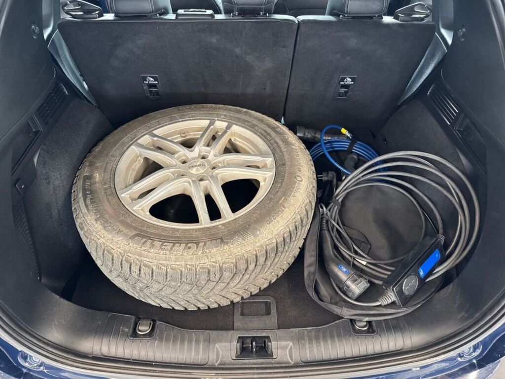 Ford Kuga 2023 Sininen