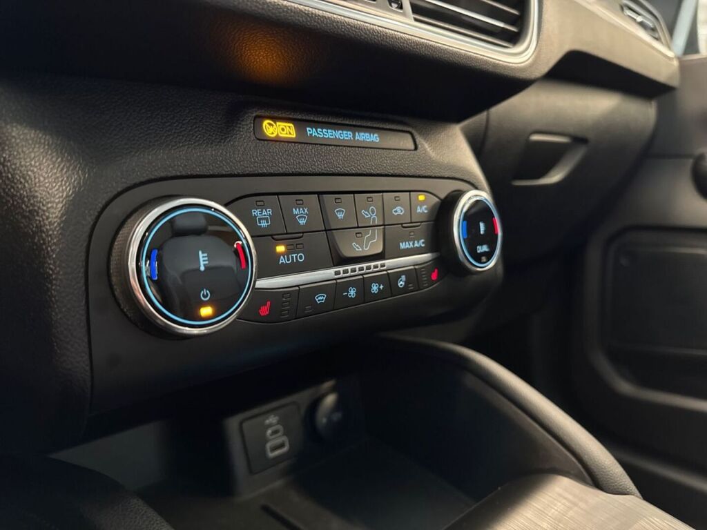 Ford Kuga 2023 Sininen