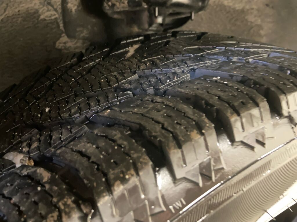 Volvo XC40 2023 Musta