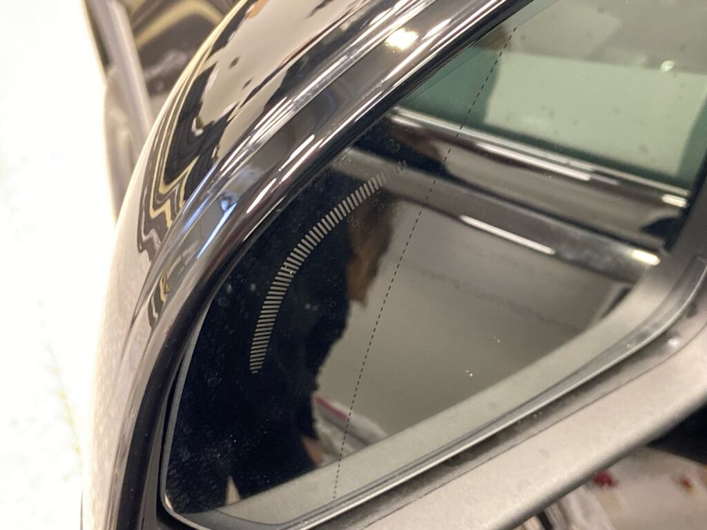 Volvo XC40 2023 Musta